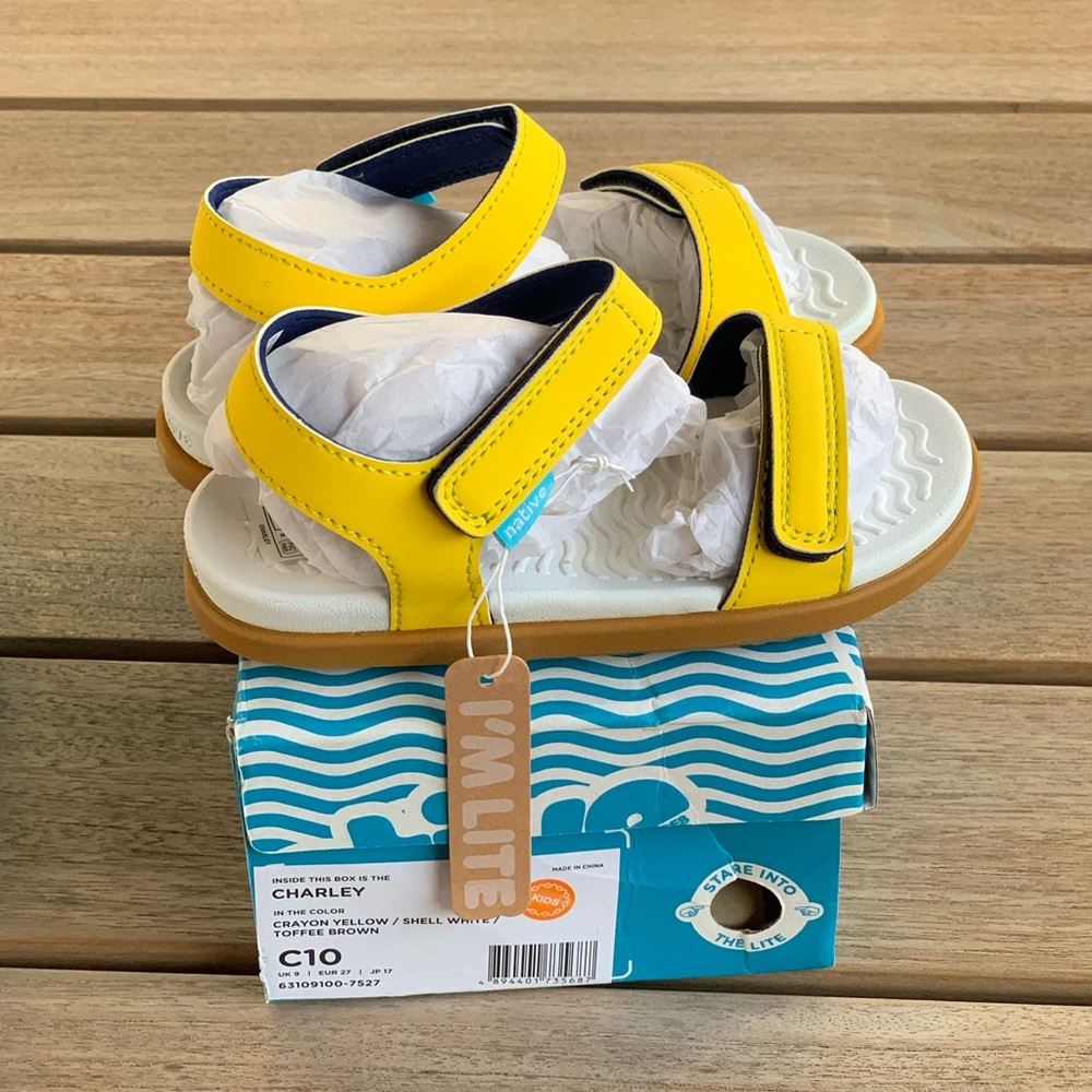 ✨NIB✨NATIVE Charley Sandal Toddler sz 9 10 Crayon Yellow Velcro